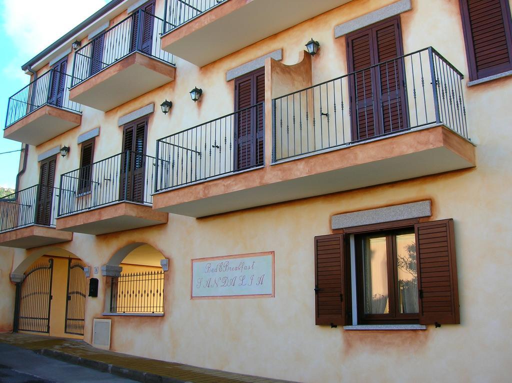 Hotel Bed Sandalia Badesi Exterior photo